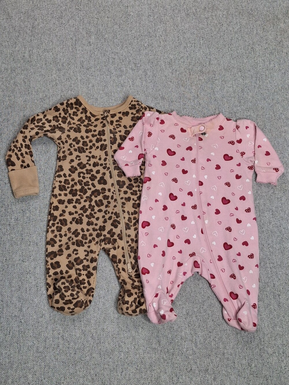 New Born Baby Bundle-- Longsleeve Leopard PRINT Valentine HEARTS Zipper Onesie